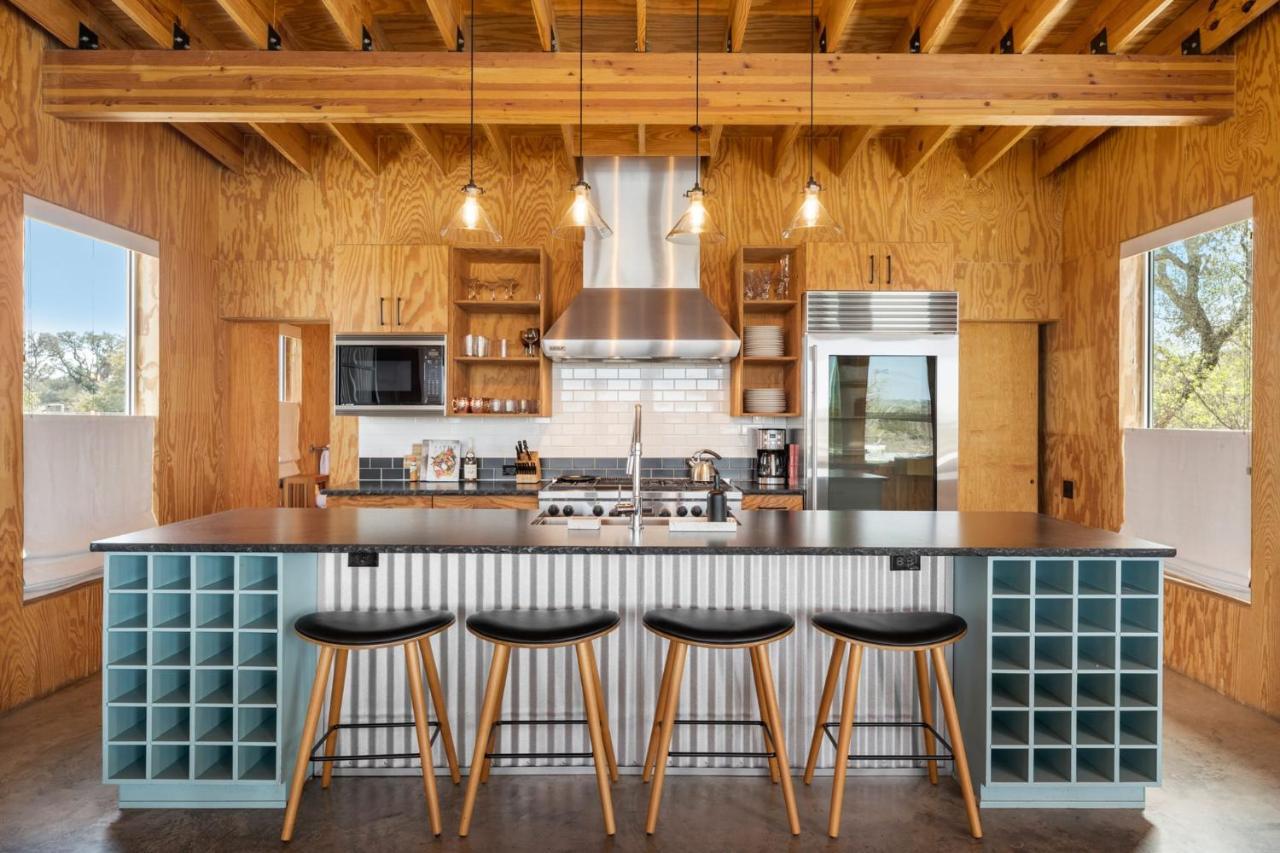 Lazo House - Riverfront With Overlooking Llano River Exterior photo