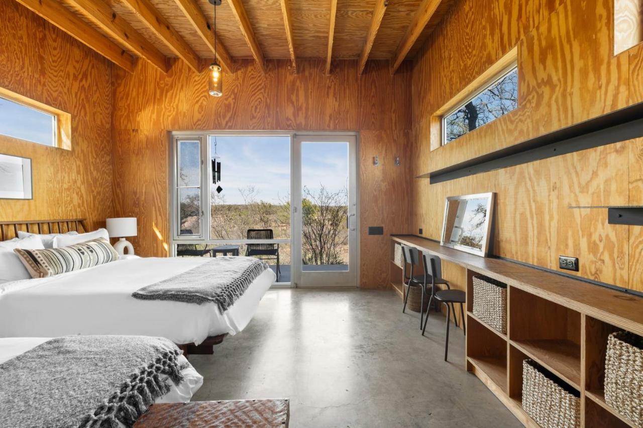 Lazo House - Riverfront With Overlooking Llano River Exterior photo
