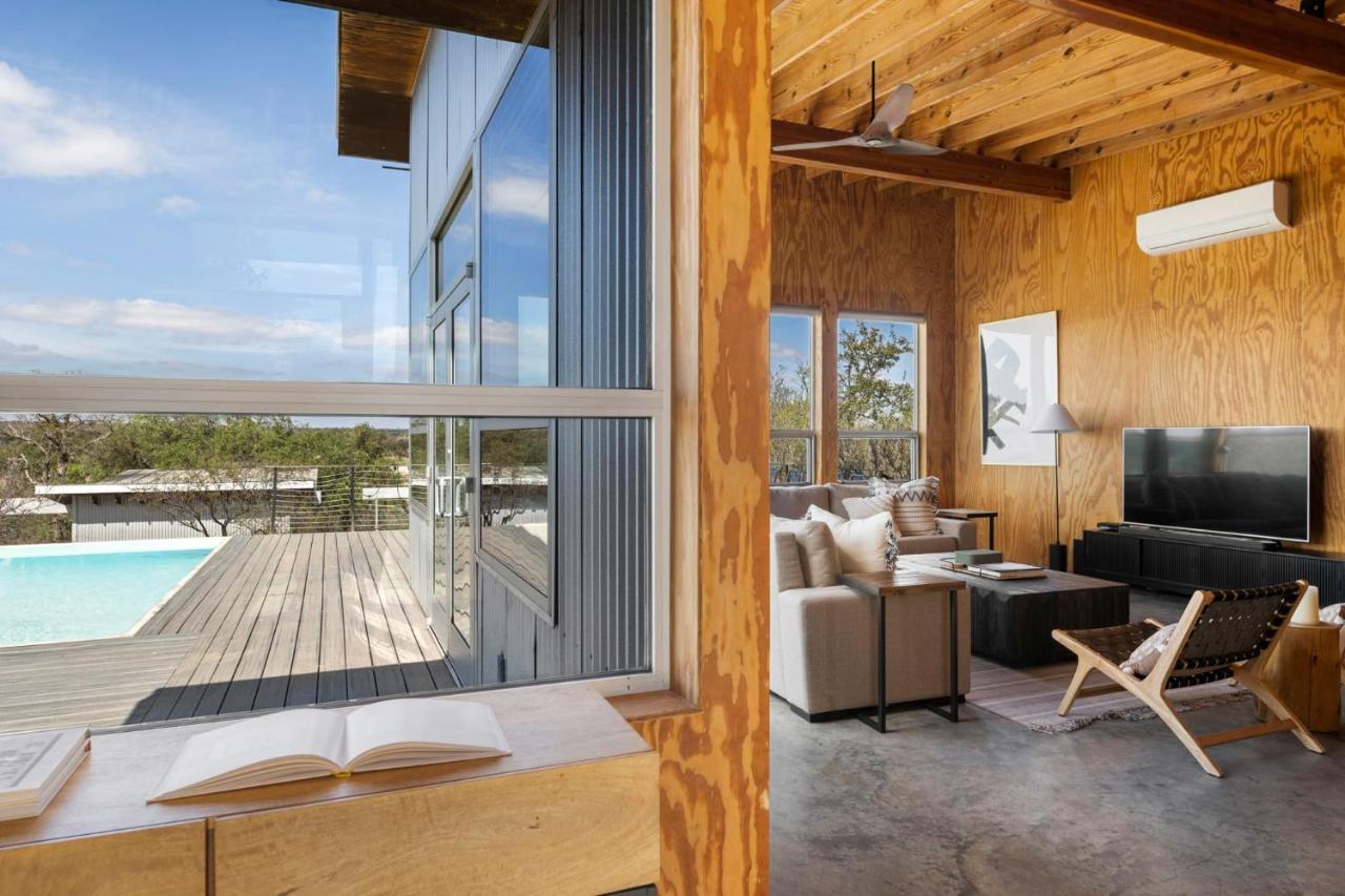Lazo House - Riverfront With Overlooking Llano River Exterior photo