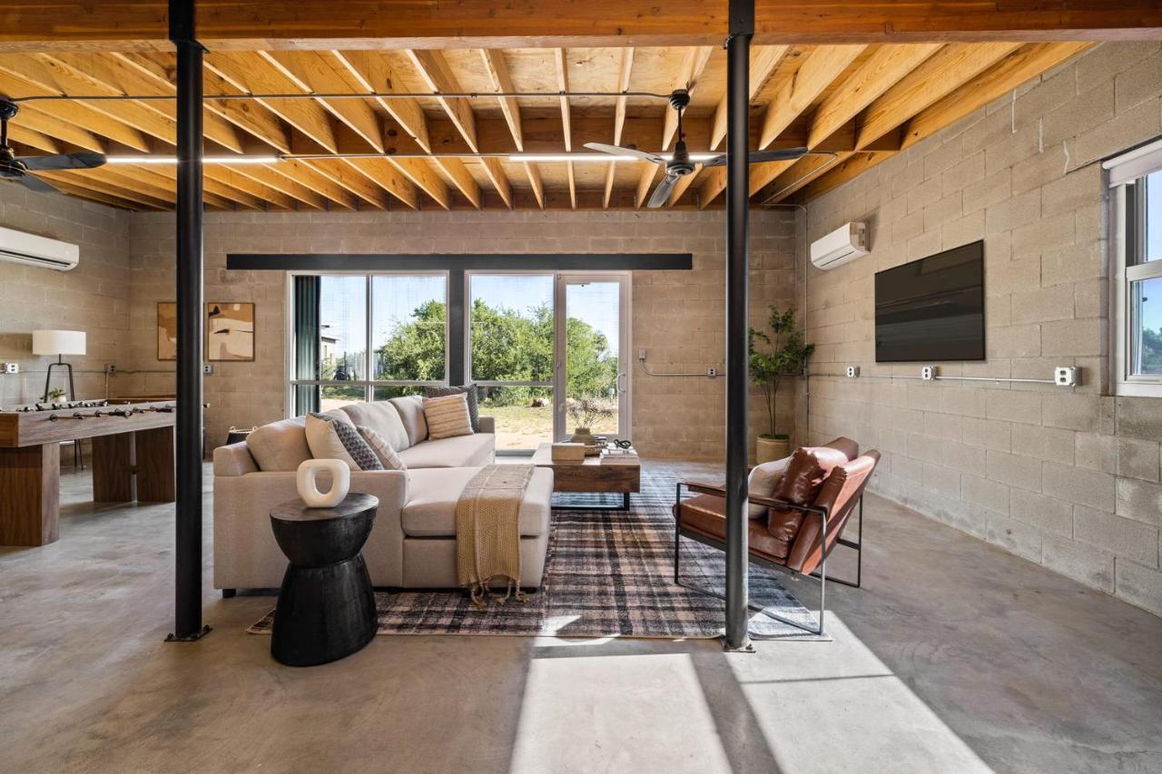 Lazo House - Riverfront With Overlooking Llano River Exterior photo