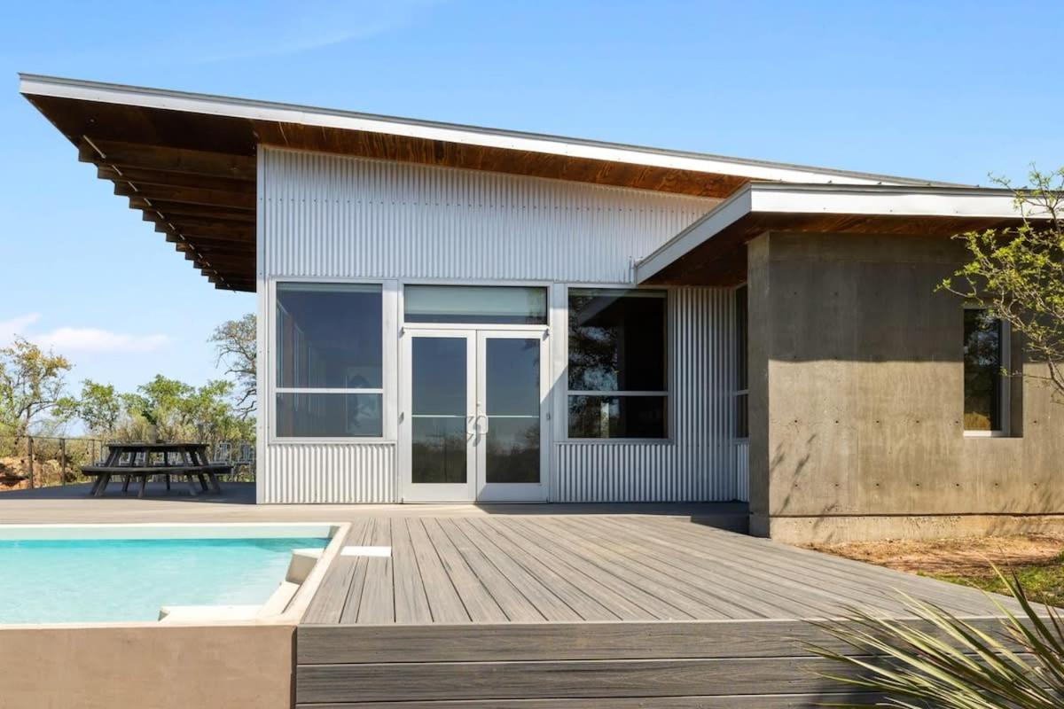 Lazo House - Riverfront With Overlooking Llano River Exterior photo