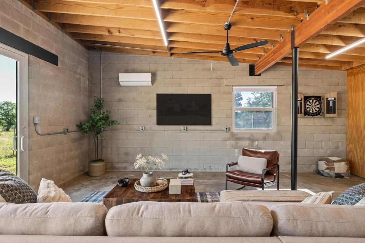 Lazo House - Riverfront With Overlooking Llano River Exterior photo