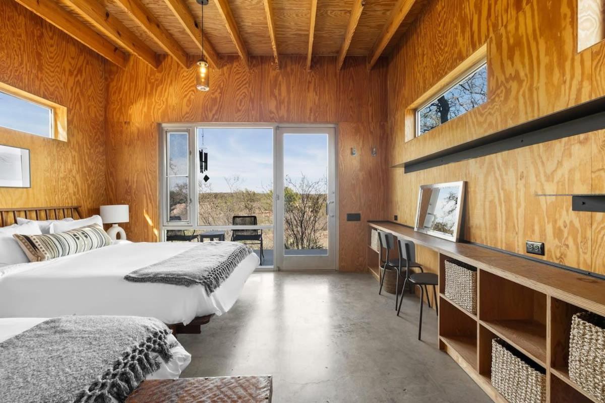 Lazo House - Riverfront With Overlooking Llano River Exterior photo