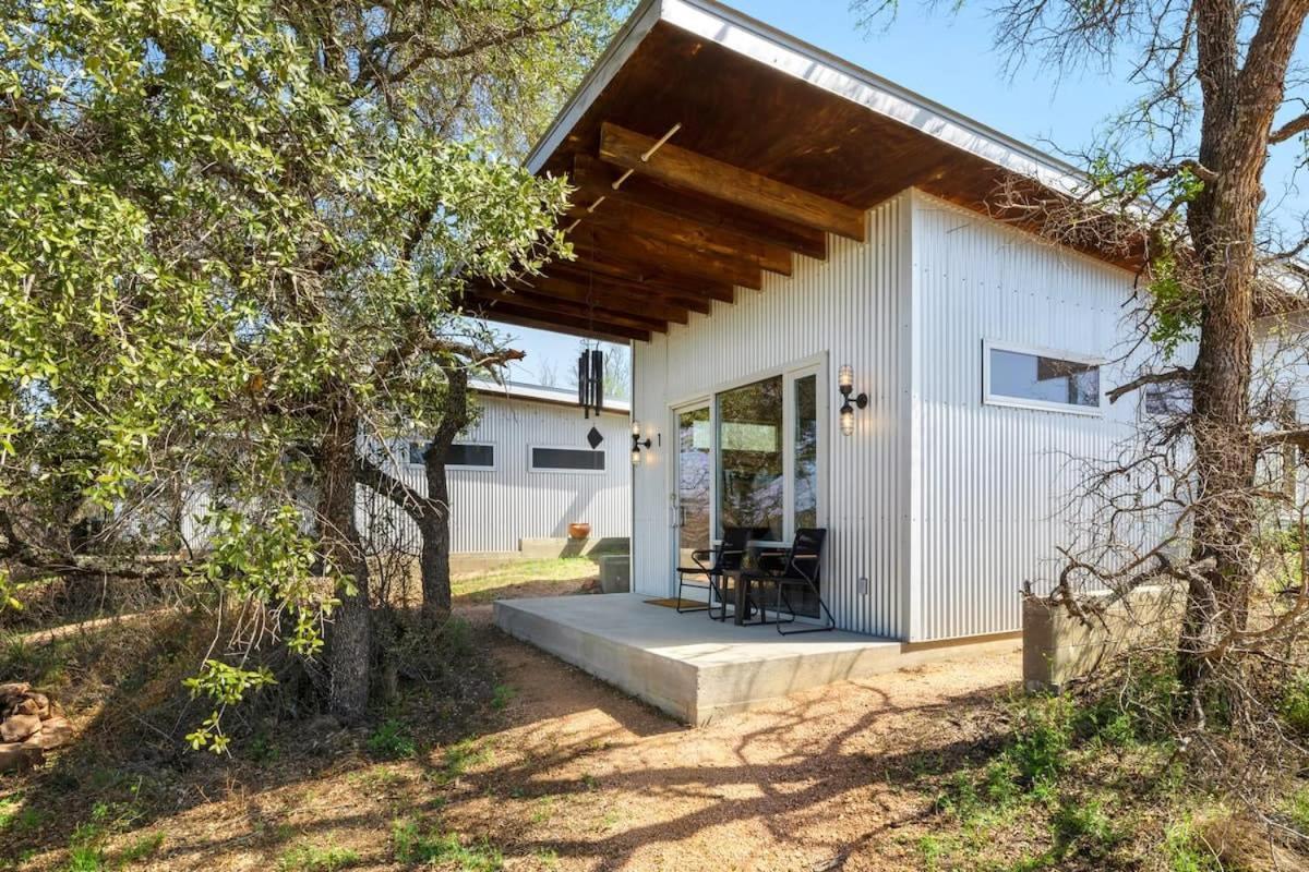 Lazo House - Riverfront With Overlooking Llano River Exterior photo